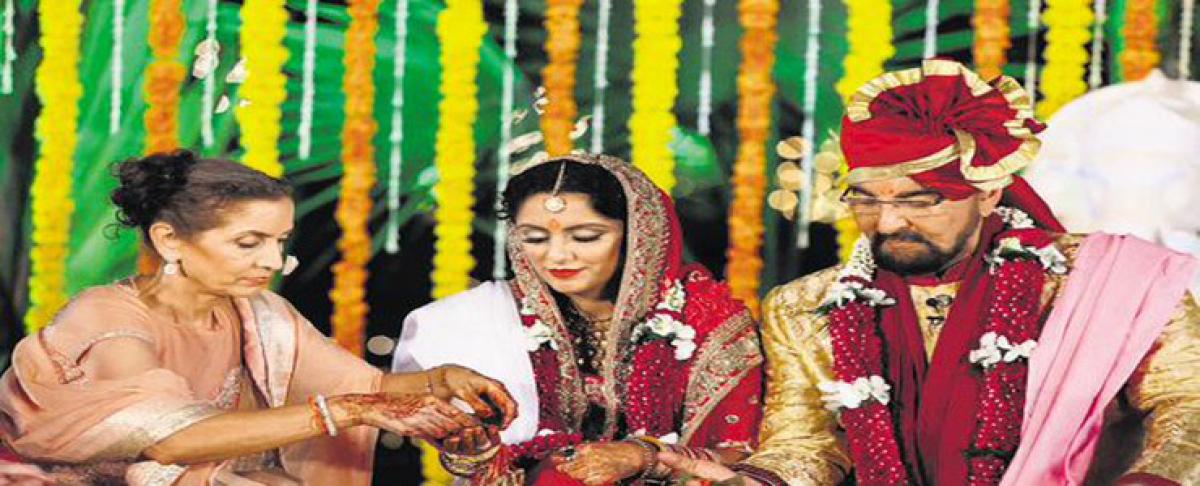Wedding bells: Kabir Bedi ties the knot with Parveen Dusanj